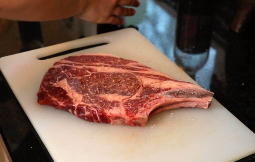 https://foodboxhq.com/wp-content/uploads/2018/05/prepping-crowd-cow-meat-1024x649.jpg