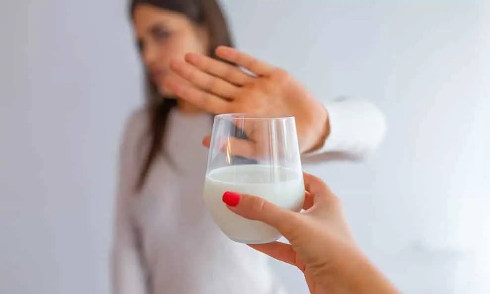 https://foodboxhq.com/wp-content/uploads/2022/02/bad-milk.jpg