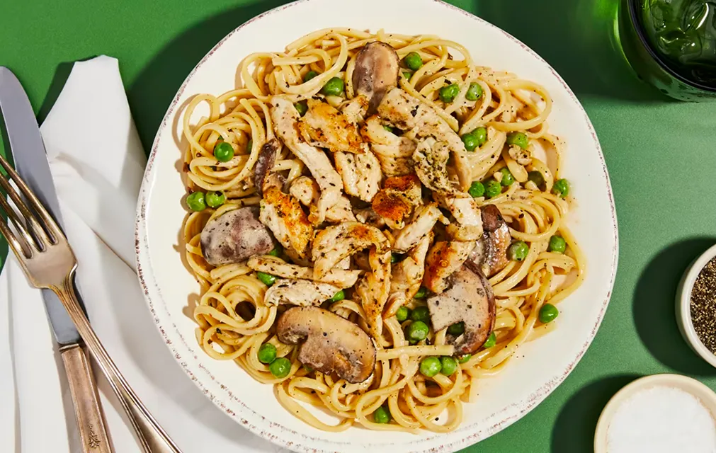 Green Chef Meal - Truffle Linguine With Chicken Cremini Mushrooms, Garlic, Peas